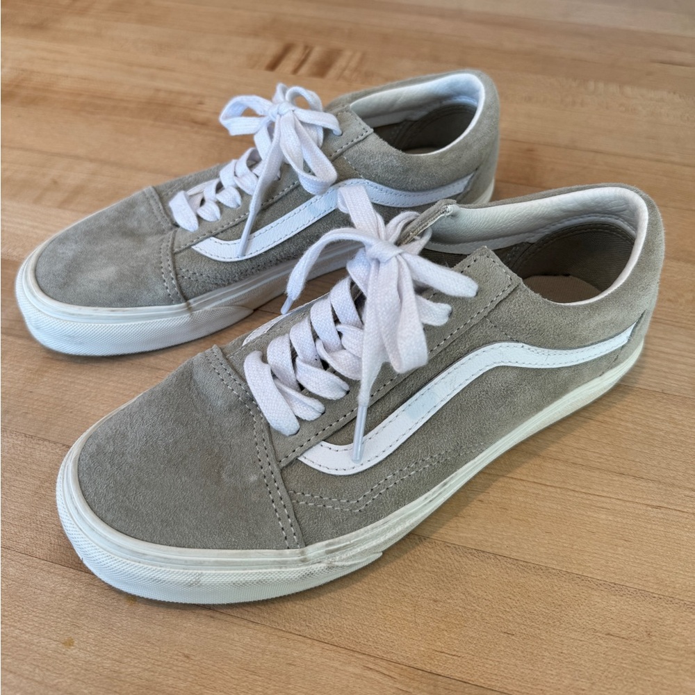 Vans Pig Suede Old Skool Shoes in Moss Gray